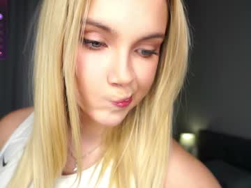 girl Live Cam Sex with lipswithsmileonthem