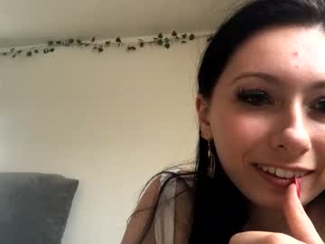 girl Live Cam Sex with xxwitchywifeyxx