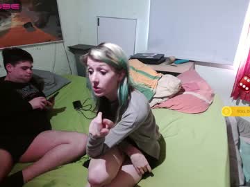 couple Live Cam Sex with xevoxschlumpf