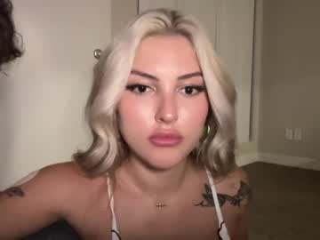 couple Live Cam Sex with kellysnowxo