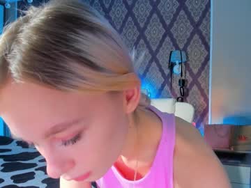 girl Live Cam Sex with vikkydif