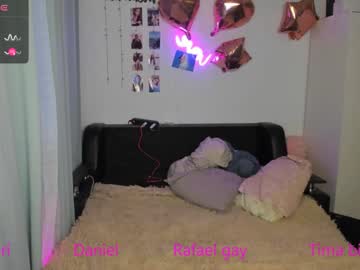 couple Live Cam Sex with behollihot