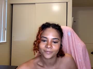 girl Live Cam Sex with zombeeberry