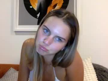 girl Live Cam Sex with goddesslyvenus