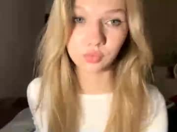 girl Live Cam Sex with sultry_dreamer_4ever