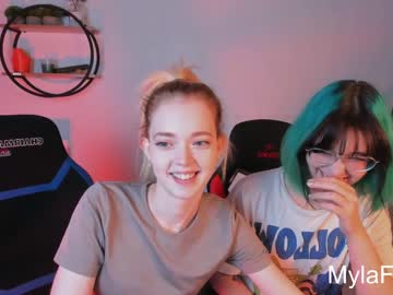 couple Live Cam Sex with hungry_olive