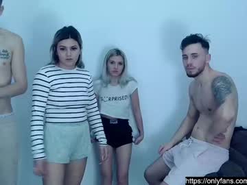couple Live Cam Sex with maya_josie