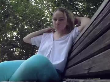 girl Live Cam Sex with bondgirl013