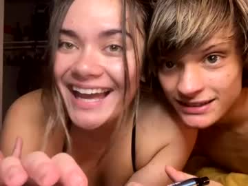 couple Live Cam Sex with partystars