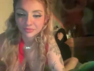 girl Live Cam Sex with miavenomxo