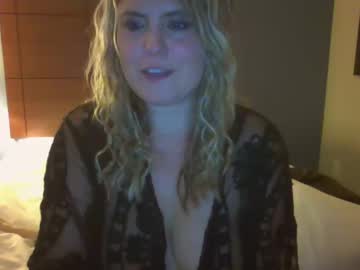 girl Live Cam Sex with midnightqueen01
