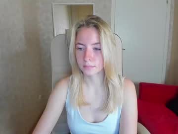 girl Live Cam Sex with vikkiriver
