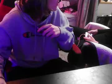 couple Live Cam Sex with gamerguy2304